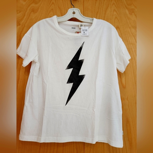 NEW Levis Thunderbolt tshirt - Picture 1 of 3
